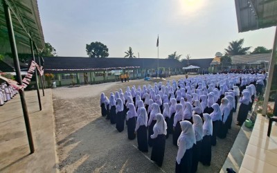 MTsN 1 Bangka Tengah Gelar Upacara HUT RI KE-81 Bersama MIN 1 Bangka Tengah