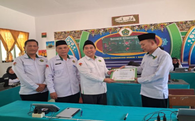 Plt. Kakanwil Kemenag Babel Resmikan Smart Classroom di MTsN 1 Bangka Tengah